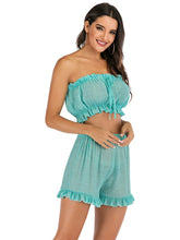 Traje cruzado en el pecho con lazo y pantalones cortos